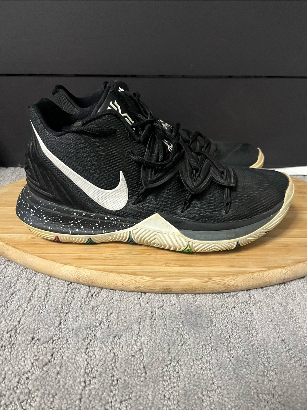 Nike kyrie 5 black magic good condition men’s size 9.5
